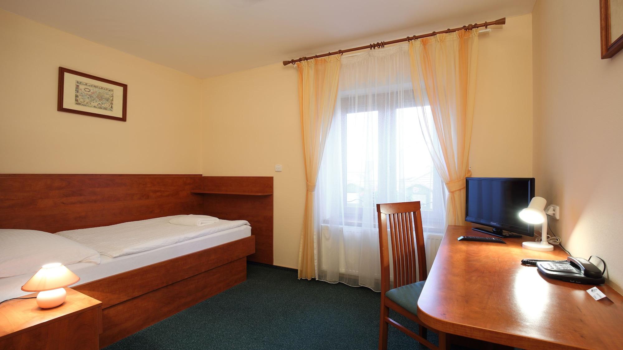 Hotel Palace Plzen Exterior photo